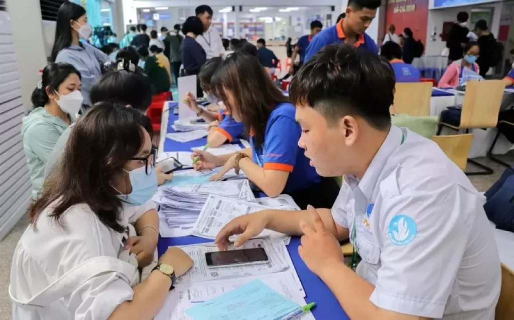 Sinh viên ĐH Nguyễn Tất Thành nhập học 