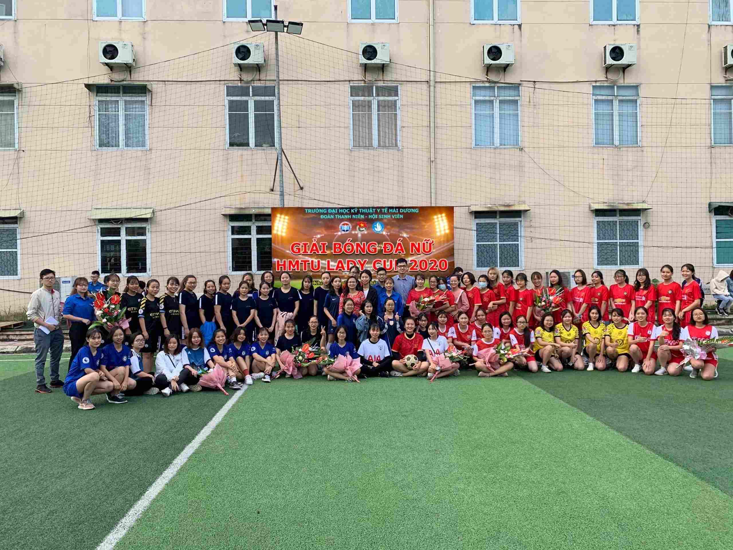 Giải bóng đá của các sinh viên nữ 